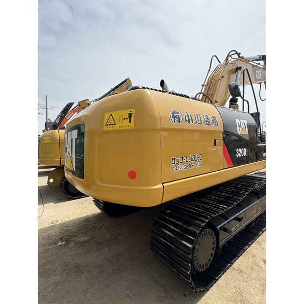 2024 كاتربيلر 320D2-42751079