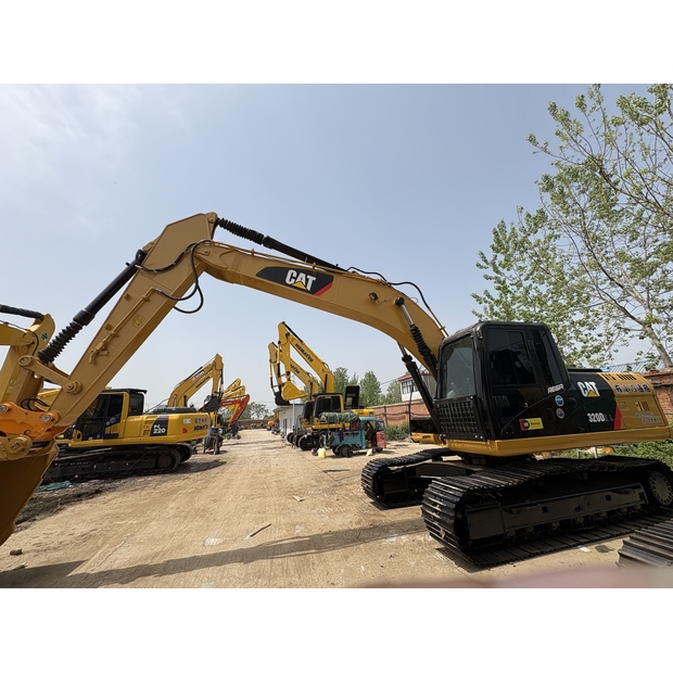 2024 كاتربيلر 320D2-42751083