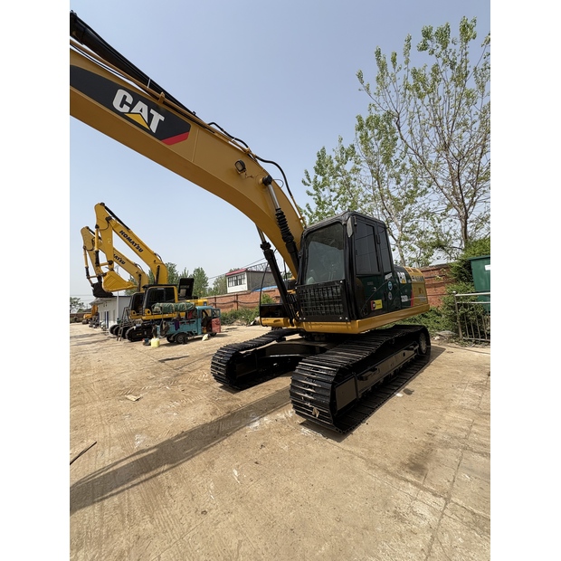 2024 كاتربيلر 320D2-42751084