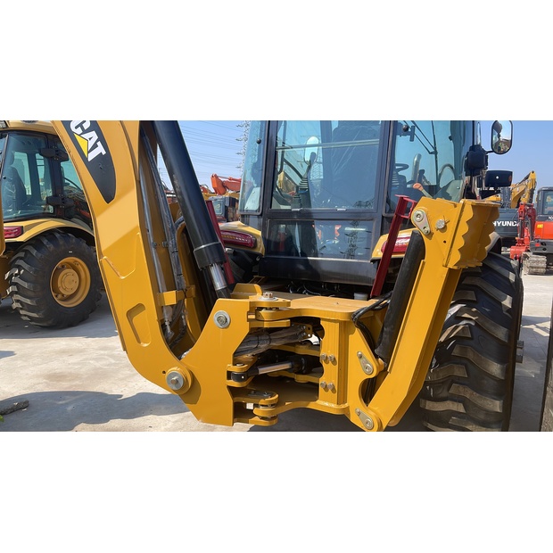 2024 كاتربيلر 420F-42751102