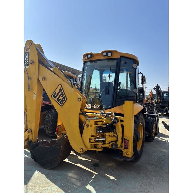 2022 JCB 3CX-42751116