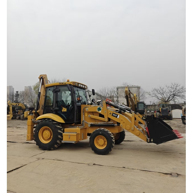 2025 JCB 3CX-42751121