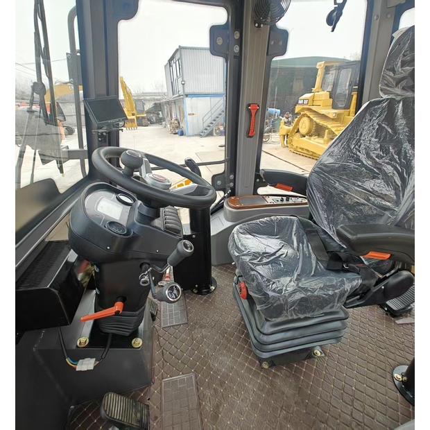 2025 JCB 3CX-42751132