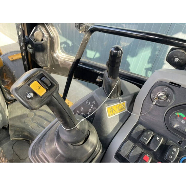 2017 Caterpillar 432F2-42751906