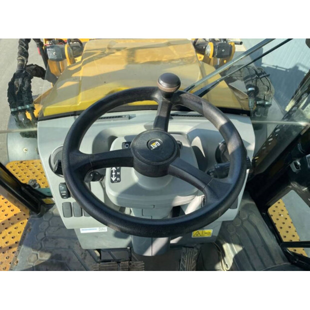 2017 Caterpillar 432F2-42751907
