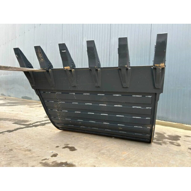 2025 Hitachi ZX210-42754386