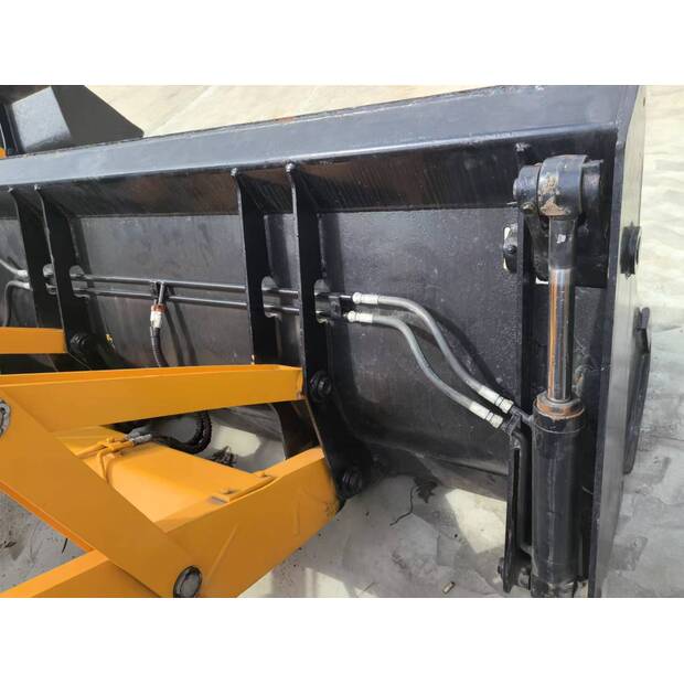 2023 JCB 4CX-42775004
