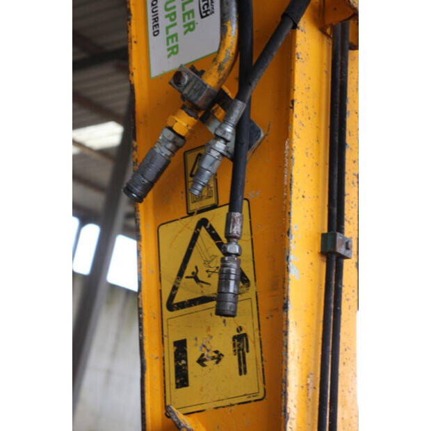 2019 JCB JS130LC-42775665