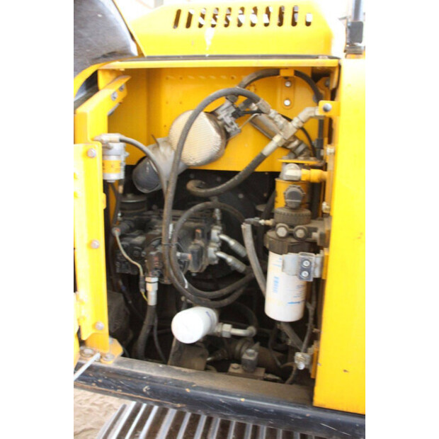 2019 JCB JS130LC-42775674