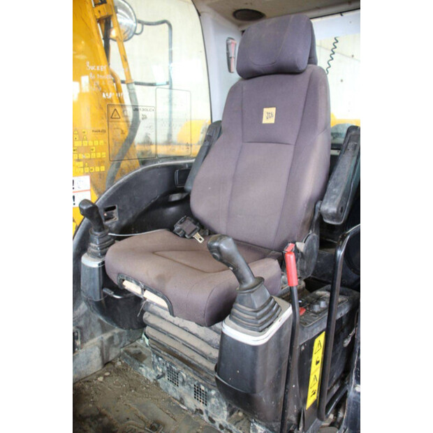 2019 JCB JS130LC-42775681