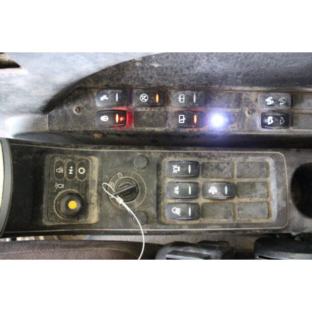 2019 JCB JS130LC-42775683