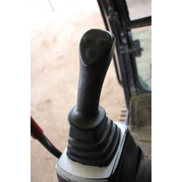 2019 JCB JS130LC-42775686