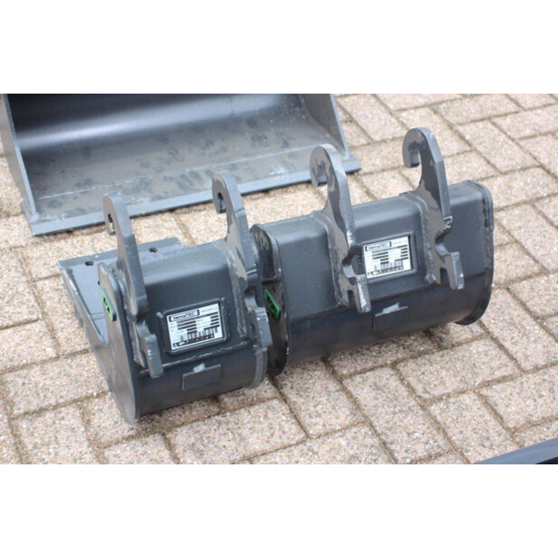 2025 Aameck F10-42778307