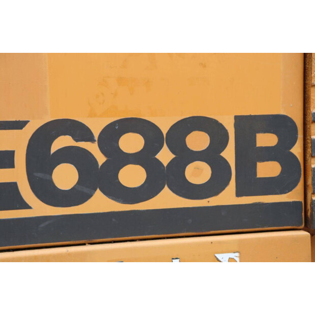 1995 CASE 688B-CK-42779398
