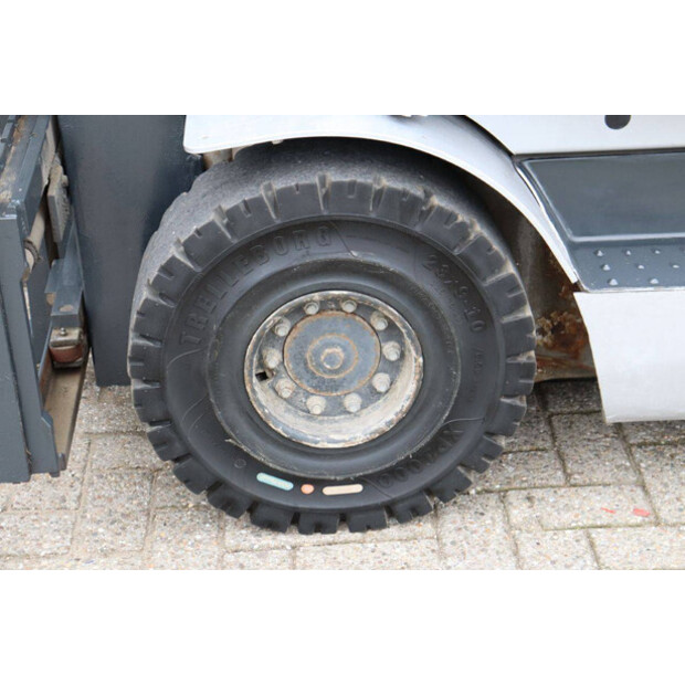 2019 Still RX70-25T-42780001