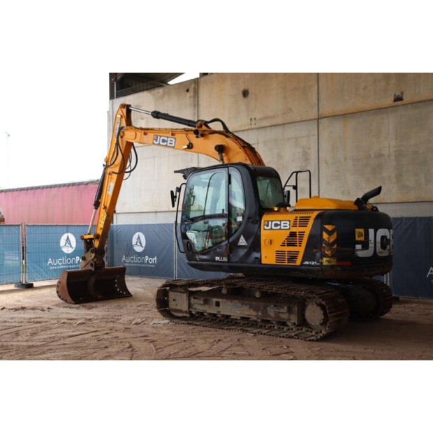 2016 JCB JS131LC-42783708
