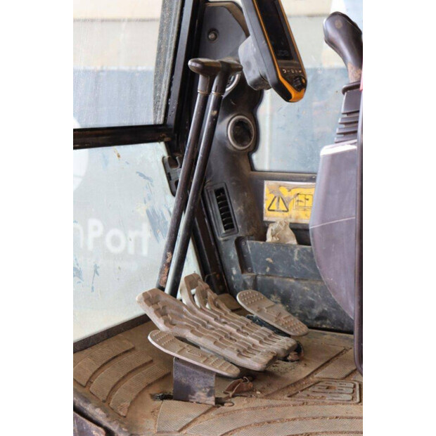2016 JCB JS131LC-42783734