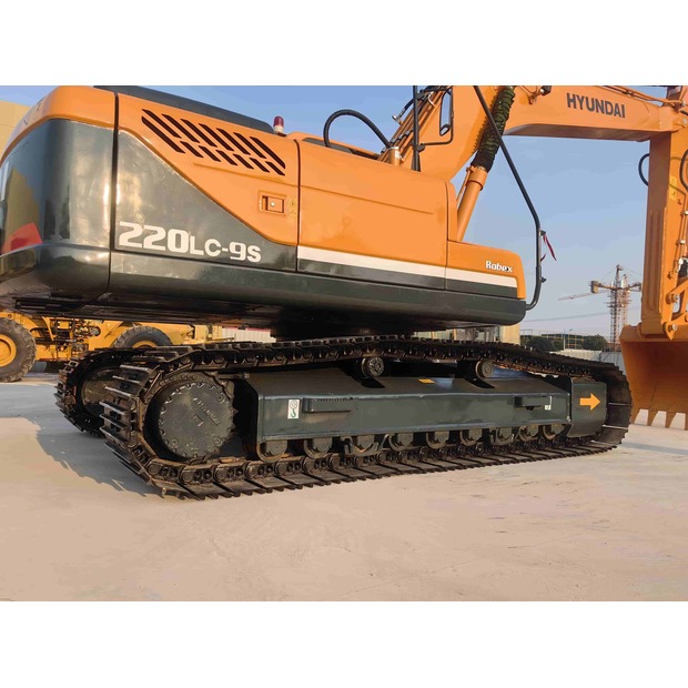 2021 هيونداي R220LC-9S-42786675