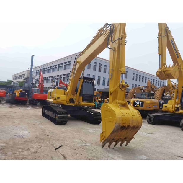 2021 Komatsu PC220-8-42786710