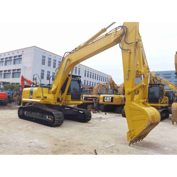 2021 Komatsu PC220-8-42786713