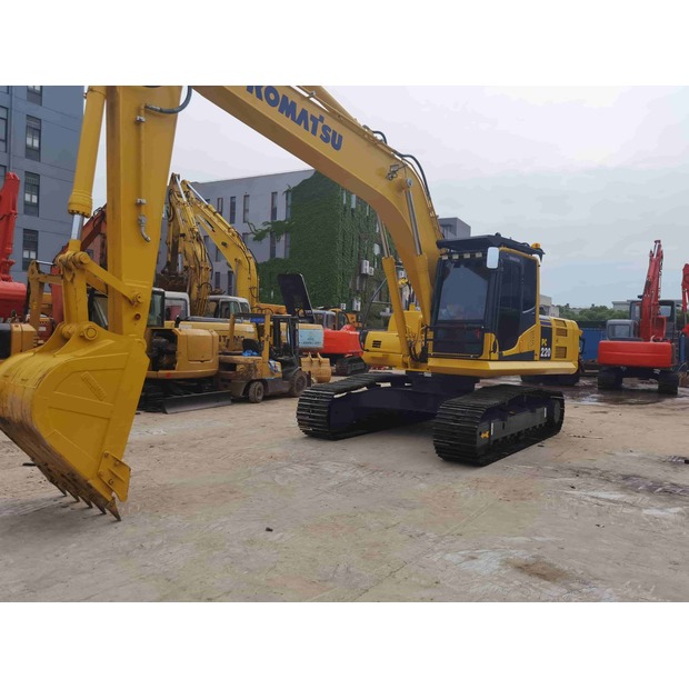 2021 Komatsu PC220-8-42786723