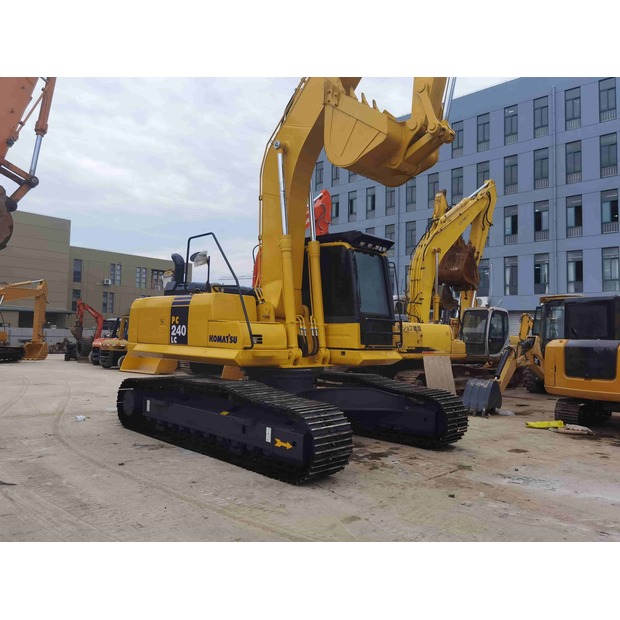 2021 Komatsu PC240-8N1-42786726