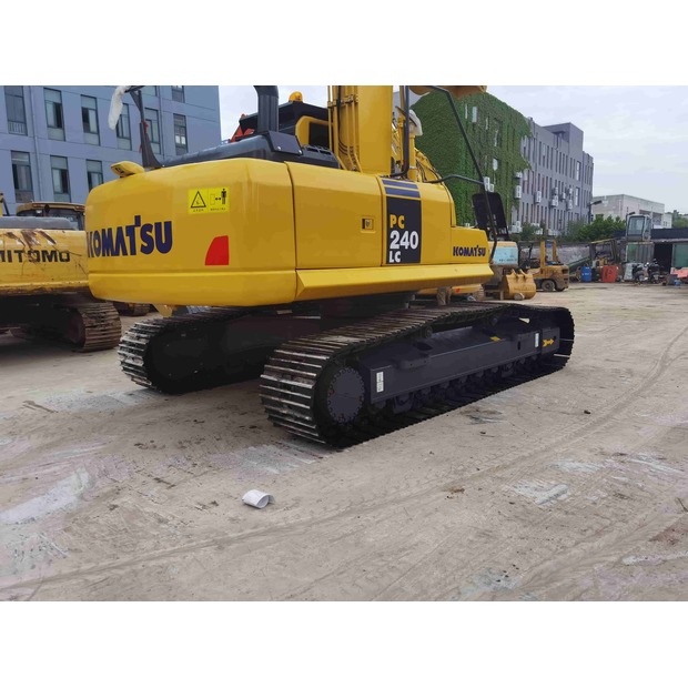 2021 Komatsu PC240-8N1-42786727