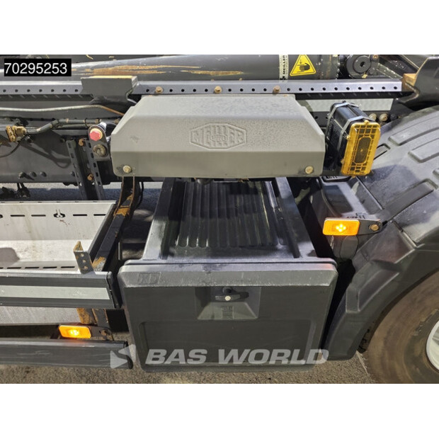 2018 رينو T520-42788076