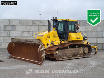 صورة ل جرارات مجنزرة 2022 كوماتسو D71 PX -24E0
