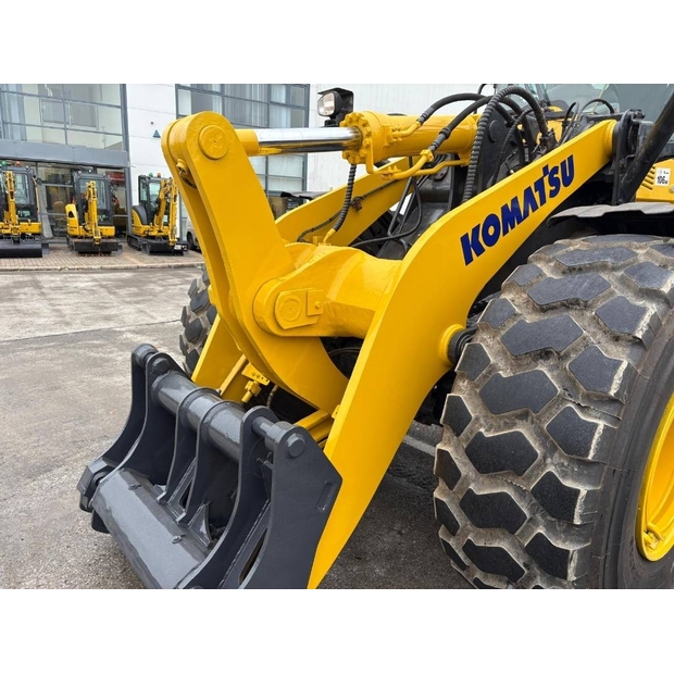 2019 Komatsu WA380-8-42793816
