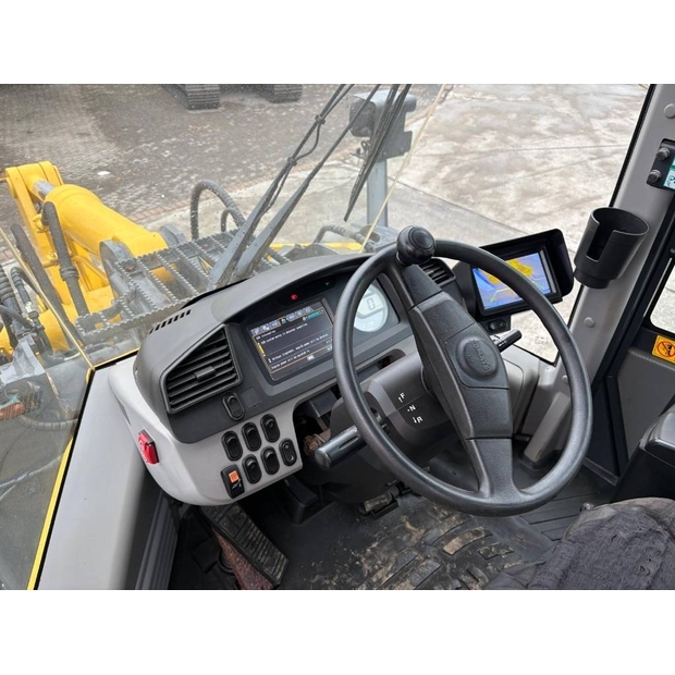 2019 Komatsu WA380-8-42793821