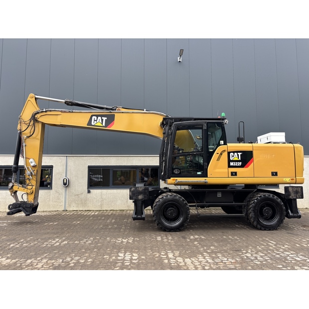 2020 كاتربيلر M322F-42796155