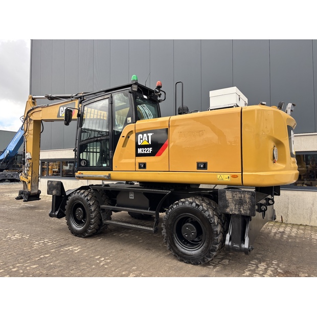 2020 كاتربيلر M322F-42796157