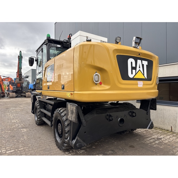 2020 كاتربيلر M322F-42796158