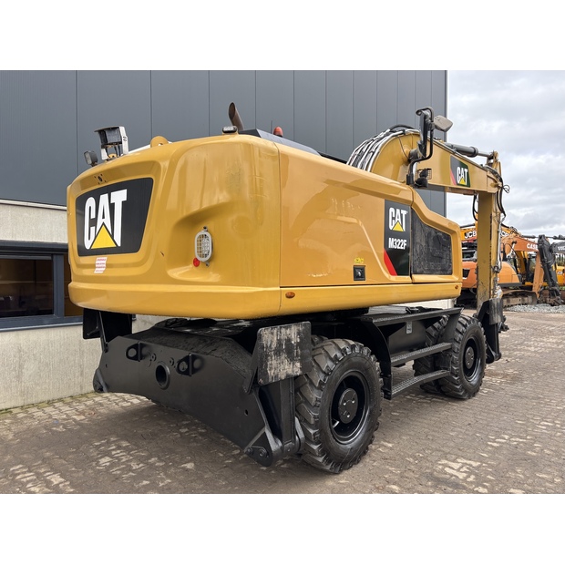 2020 كاتربيلر M322F-42796160