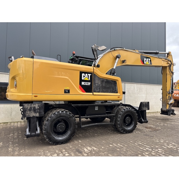 2020 كاتربيلر M322F-42796161