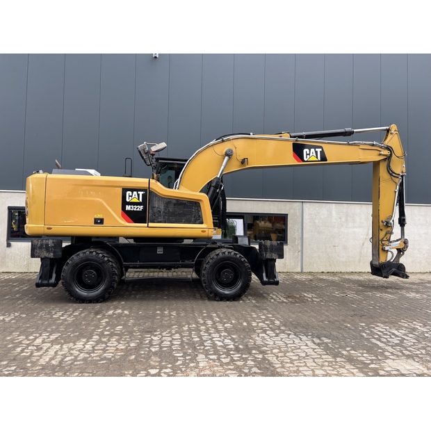 2020 كاتربيلر M322F-42796162