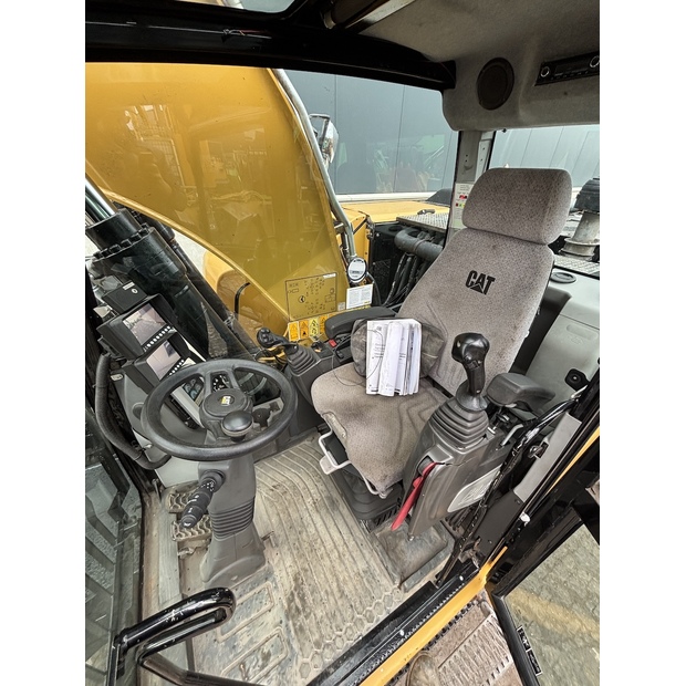 2020 كاتربيلر M322F-42796168