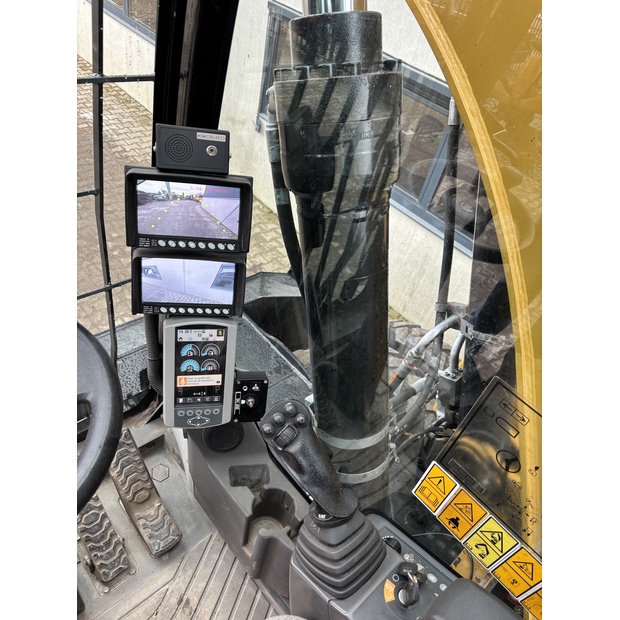 2020 كاتربيلر M322F-42796169