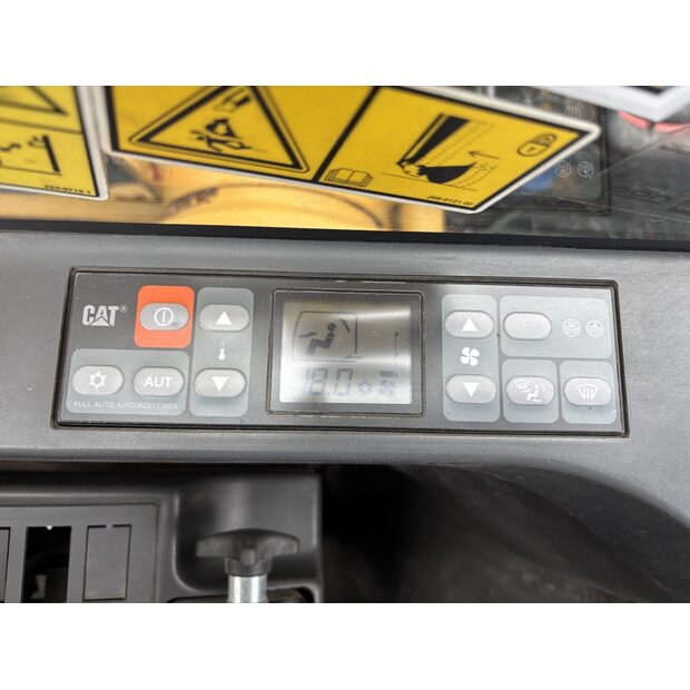 2020 كاتربيلر M322F-42796175