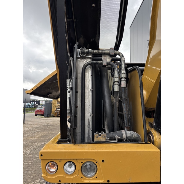 2020 كاتربيلر M322F-42796183