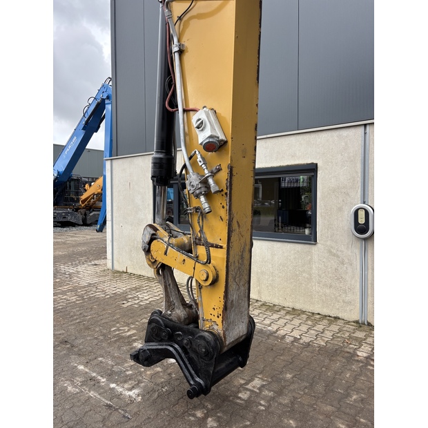 2020 كاتربيلر M322F-42796187