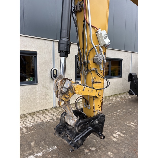 2020 كاتربيلر M322F-42796189