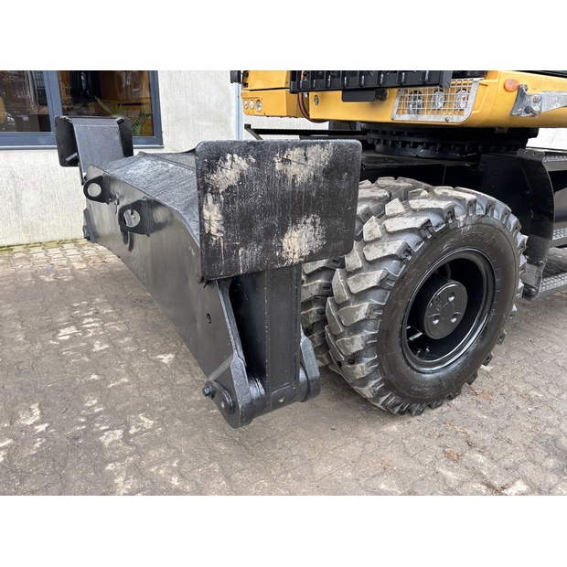 2020 كاتربيلر M322F-42796191