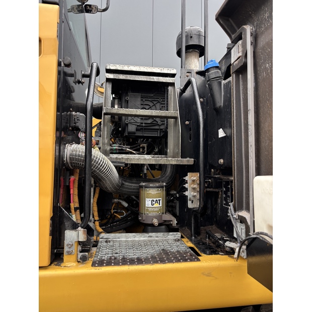 2020 كاتربيلر M322F-42796195