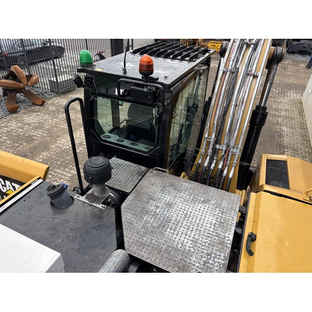 2020 كاتربيلر M322F-42796199