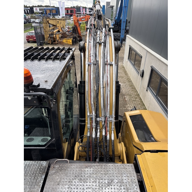 2020 كاتربيلر M322F-42796200