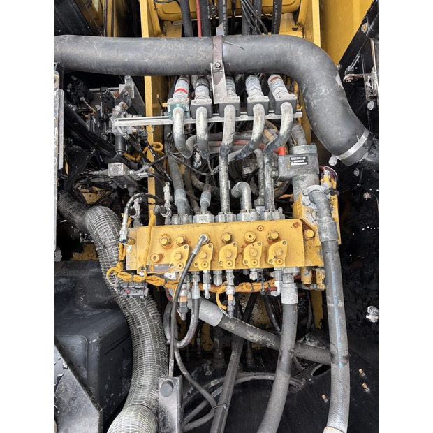 2020 كاتربيلر M322F-42796201