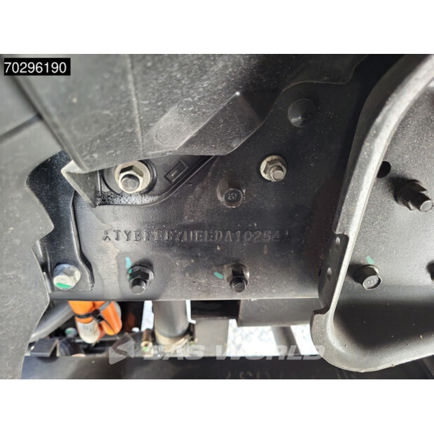 2023 MITSUBISHI 7C18-42803818