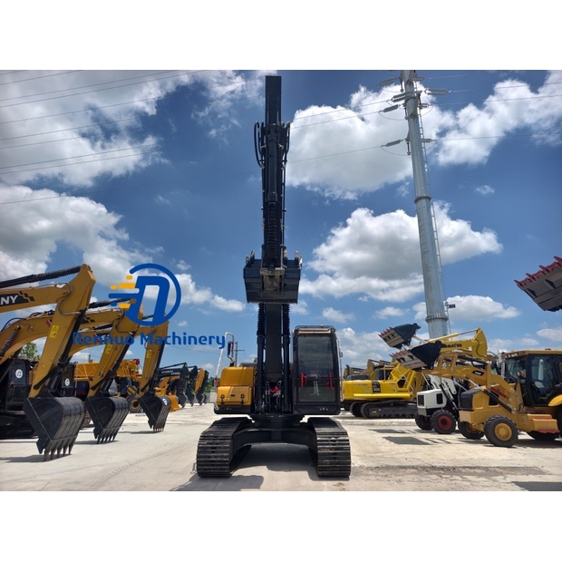 2023 Hyundai 220-42804204